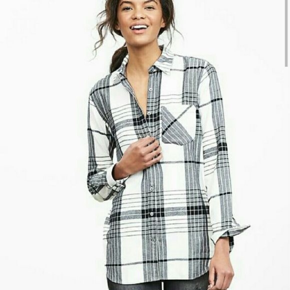 Banana Republic soft wash-black and white plaid flannel buttons up shirt-women’s - Picture 2 of 5